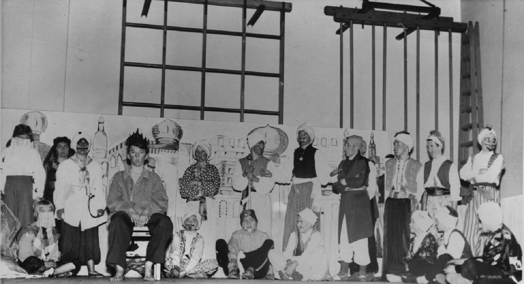 Theateraufführung in der Turnhalle der Grambker Schule - 1958 / Foto: Bernhard Meier